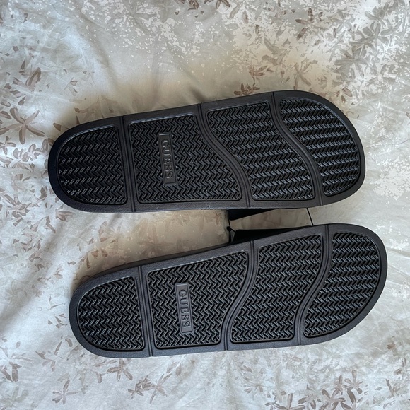 Guess Men shoes. New #13 comes with tag and proof of payment.Nice for gifts. - Picture 7 of 10